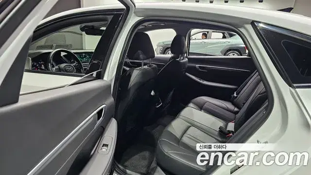 Hyundai Sonata Hybrid 2021 — Photo 6/30