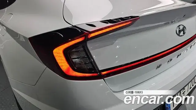 Hyundai Sonata Hybrid 2021 — Photo 5/30