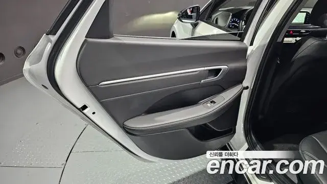 Hyundai Sonata Hybrid 2021 — Photo 16/30