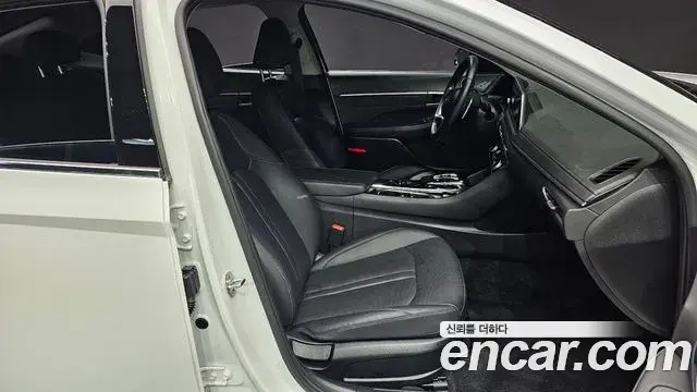 Hyundai Sonata Hybrid 2021 — Photo 11/30