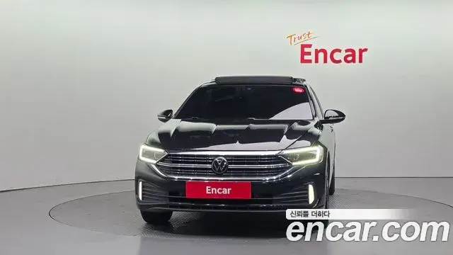 Volkswagen Jetta 2023 — Şəkil 12/34