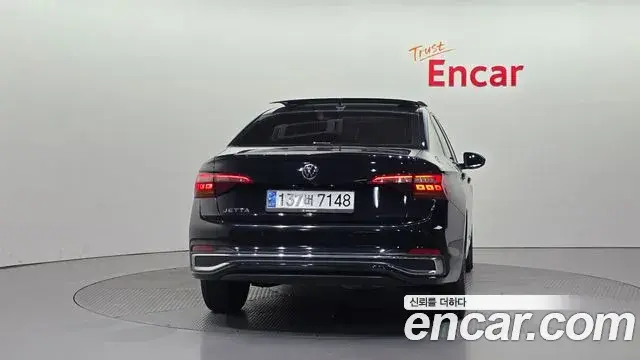Volkswagen Jetta 2023 — Şəkil 30/34