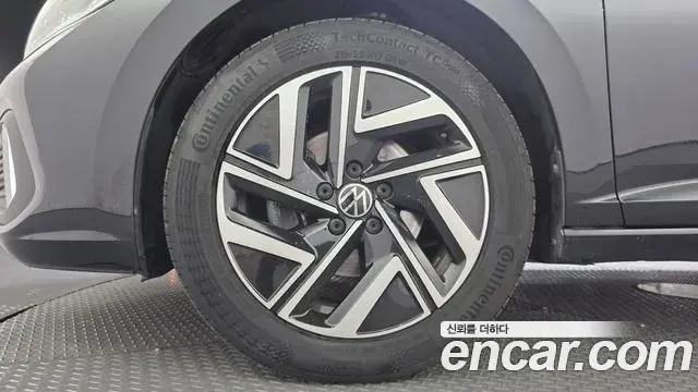 Volkswagen Jetta 2023 — Şəkil 1/34