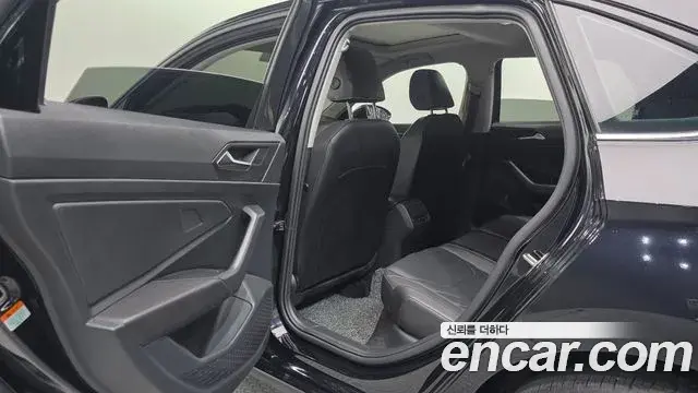 Volkswagen Jetta 2023 — Şəkil 9/34