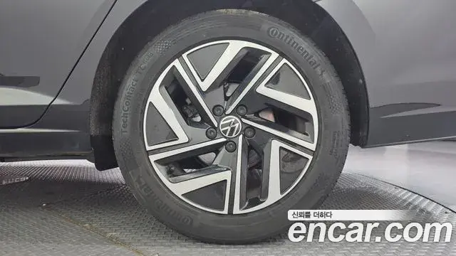 Volkswagen Jetta 2023 — Şəkil 13/34