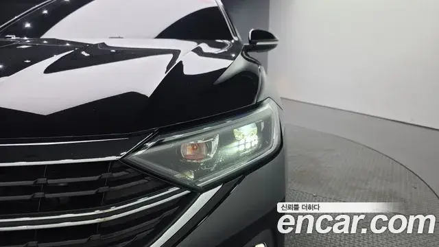 Volkswagen Jetta 2023 — Şəkil 11/34