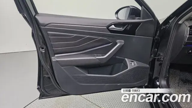 Volkswagen Jetta 2023 — Şəkil 4/34