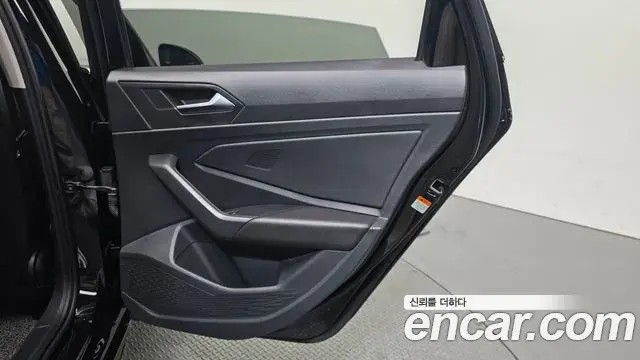 Volkswagen Jetta 2023 — Şəkil 31/34