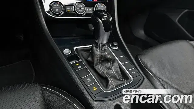 Volkswagen Jetta 2024 — ფოტო 14/33