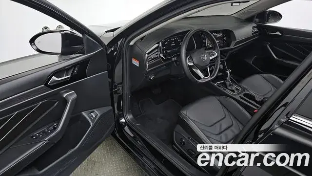 Volkswagen Jetta 2024 — ფოტო 19/33