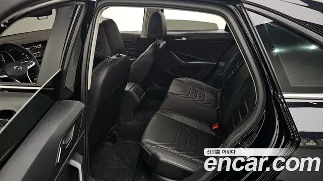 Volkswagen Jetta 2024 — ფოტო 27/33