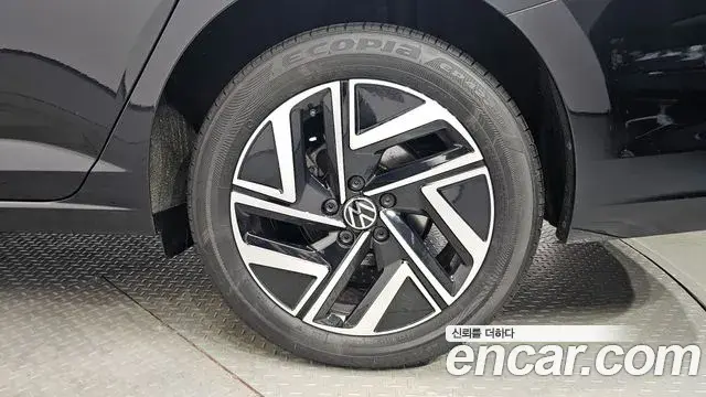 Volkswagen Jetta 2024 — ფოტო 13/33