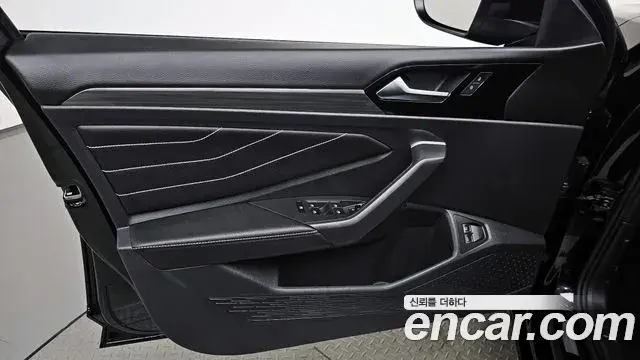 Volkswagen Jetta 2024 — ფოტო 15/33