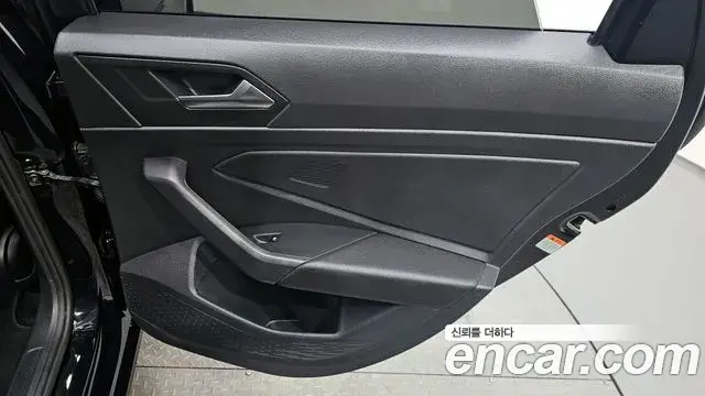 Volkswagen Jetta 2024 — ფოტო 17/33