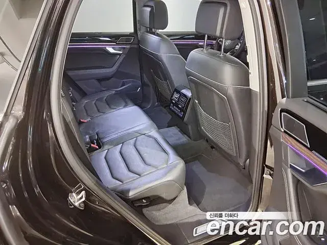Volkswagen Touareg 2024 — ფოტო 7/15