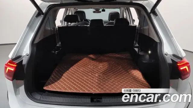 Volkswagen Tiguan Allspace 2022 — Фото 18/20