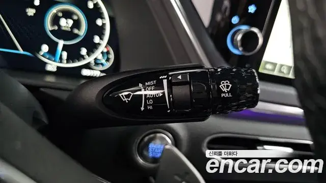 Hyundai Sonata Hybrid 2023 — Şəkil 33/38