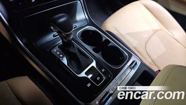 Kia Carnival 2020 — ფოტო 18/20