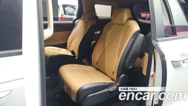 Kia Carnival 2020 — ფოტო 5/20