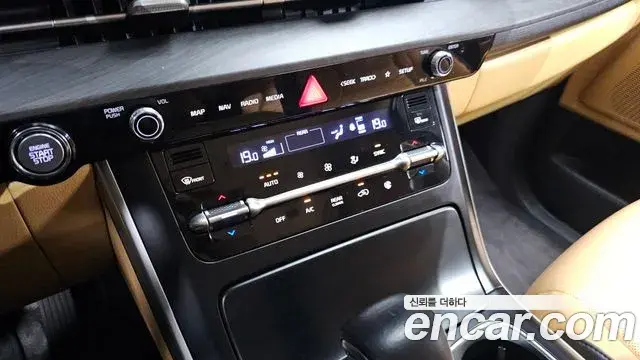 Kia Carnival 2020 — ფოტო 8/20