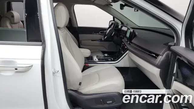 Kia Carnival 2023 — Фото 11/20