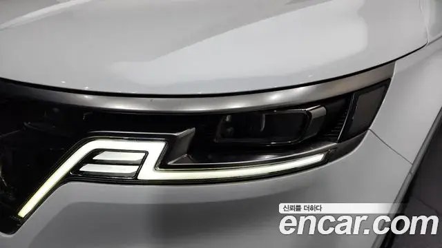 Kia Carnival 2023 — ფოტო 24/35