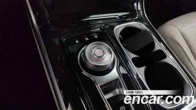 Kia Carnival 2023 — ფოტო 29/35