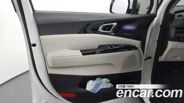 Kia Carnival 2023 — ფოტო 9/35