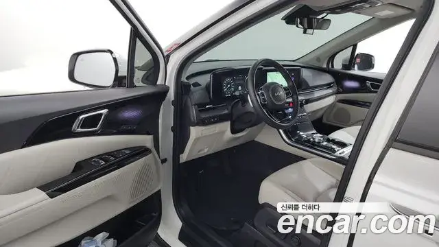 Kia Carnival 2023 — ფოტო 20/35