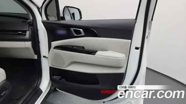 Kia Carnival 2023 — ფოტო 10/35