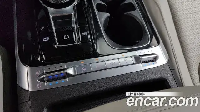 Kia Carnival 2023 — ფოტო 15/35