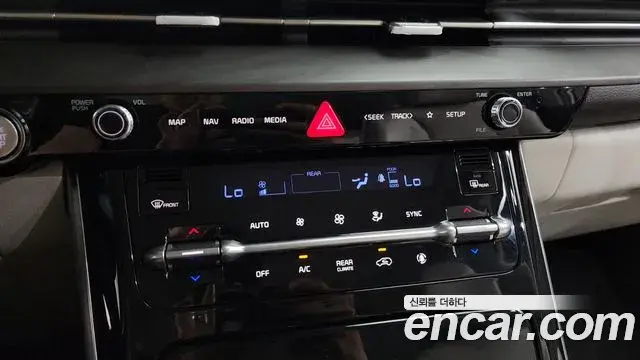 Kia Carnival 2023 — ფოტო 16/35
