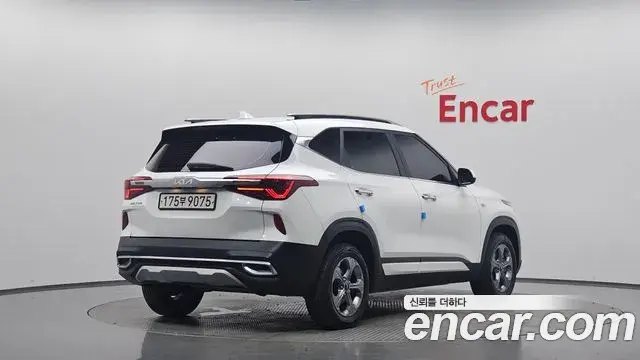 Kia Seltos 2021 — Photo 2/31