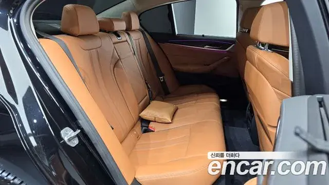 BMW 5 Series 2022 — Şəkil 13/33