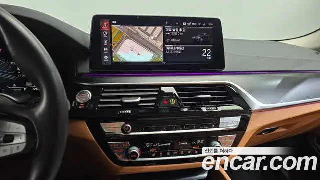 BMW 5 Series 2022 — Şəkil 17/33