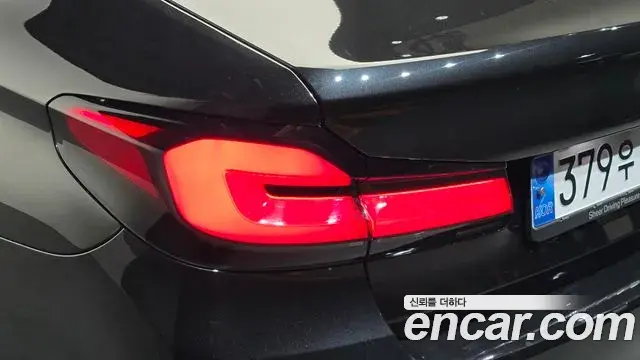 BMW 5 Series 2022 — Şəkil 18/33