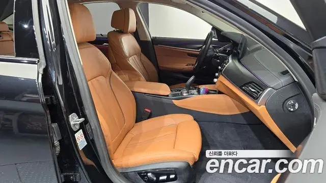 BMW 5 Series 2022 — Şəkil 22/33