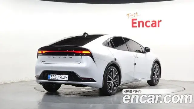 Toyota Prius 2025 — ფოტო 20/31