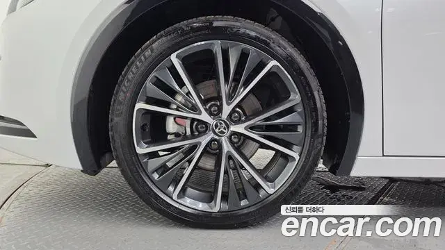 Toyota Prius 2025 — ფოტო 24/31