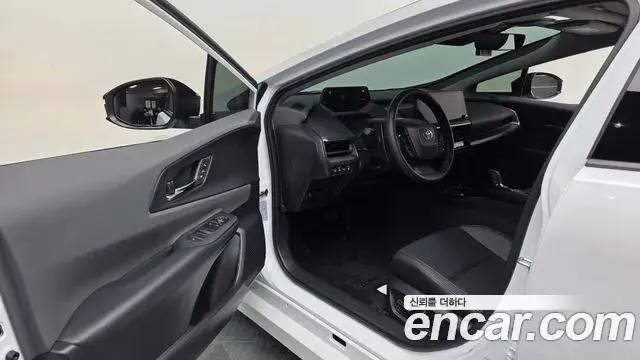 Toyota Prius 2025 — ფოტო 29/31