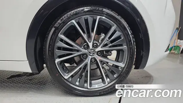 Toyota Prius 2025 — ფოტო 7/31