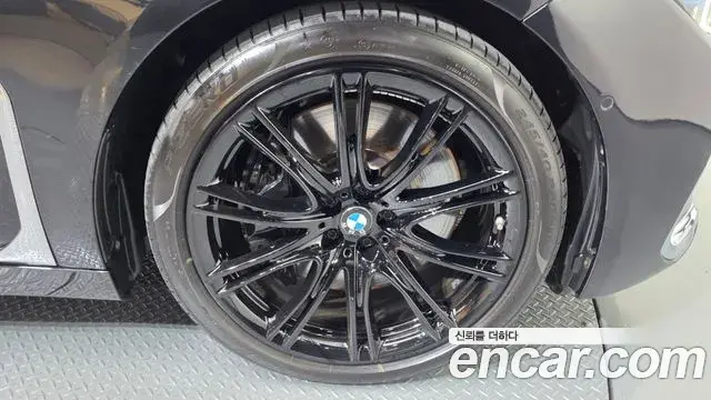 BMW 7 Series 2020 — ფოტო 15/20