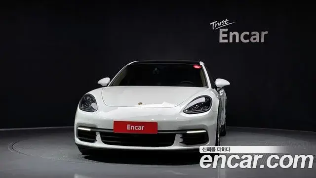 Porsche Panamera 2018 — Şəkil 29/31