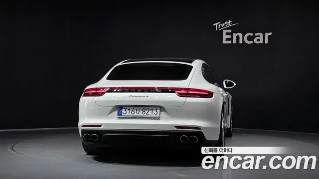 Porsche Panamera 2018 — Şəkil 24/31