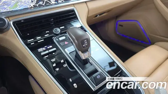 Porsche Panamera 2018 — Şəkil 31/31