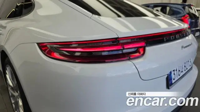 Porsche Panamera 2018 — Şəkil 16/31