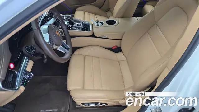 Porsche Panamera 2018 — Şəkil 11/31