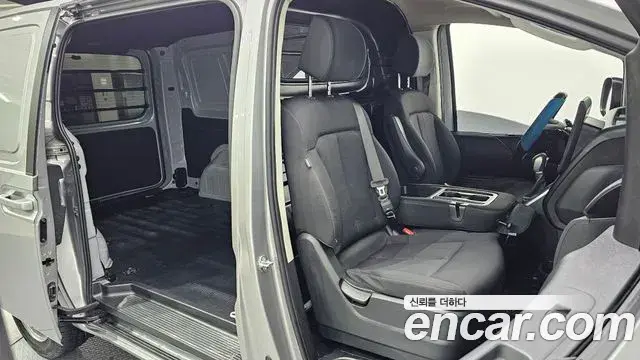 Hyundai Staria 2024 — Şəkil 28/30