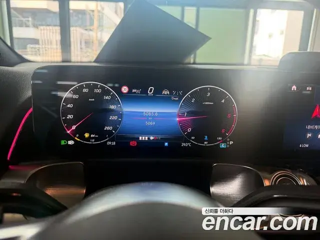 Mercedes-Benz GLB-Class 2025 — Фото 7/10