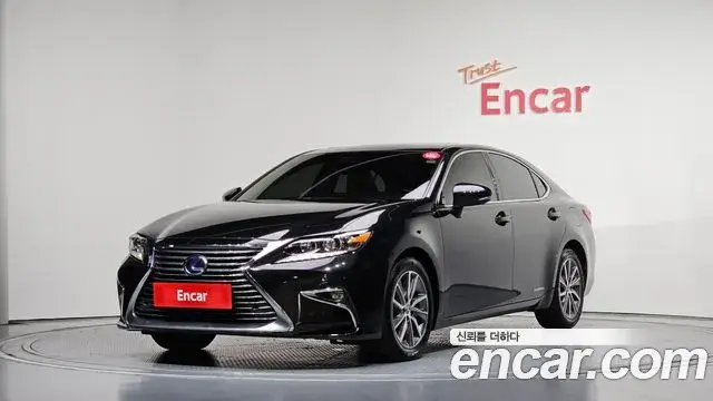 Lexus ES300h 2018 — ფოტო 16/20